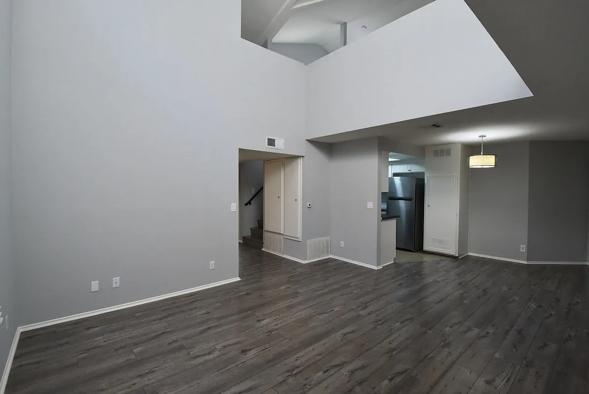 Building Photo - 5328