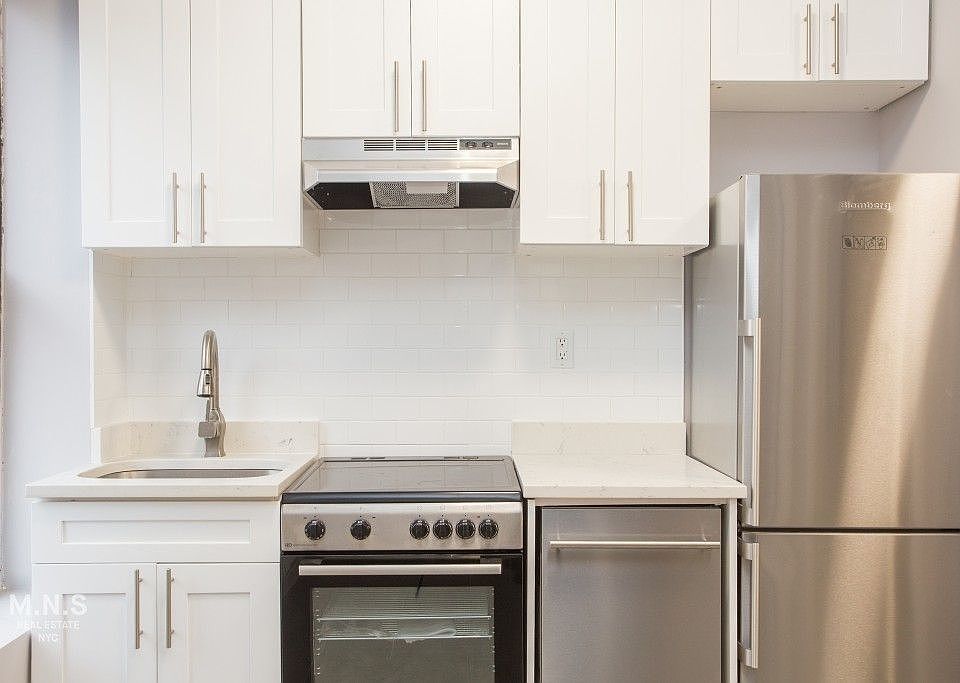 1st image of 454 W 22nd St APT 3C1