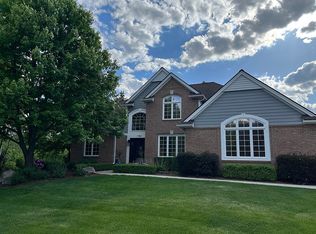 1186 Lakeview Dr, Rochester Hills, MI 48306