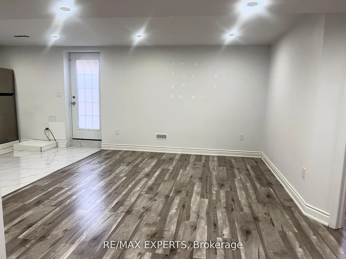 Building Photo - 1368 Connaught Ter #BASEMENT