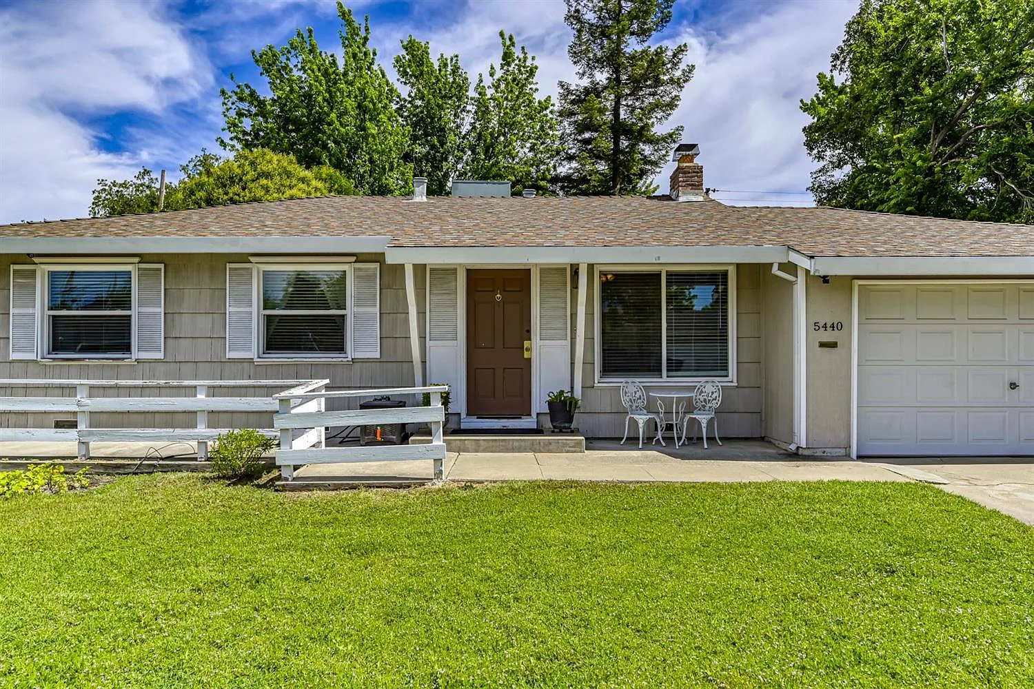 5440 Hesper Way photo 1