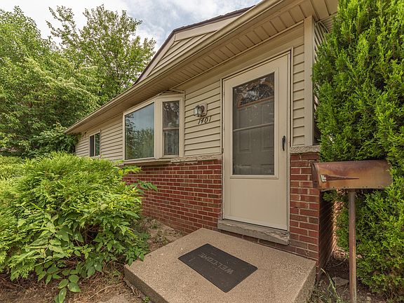 3rd image of 1401 Glengrove Ave