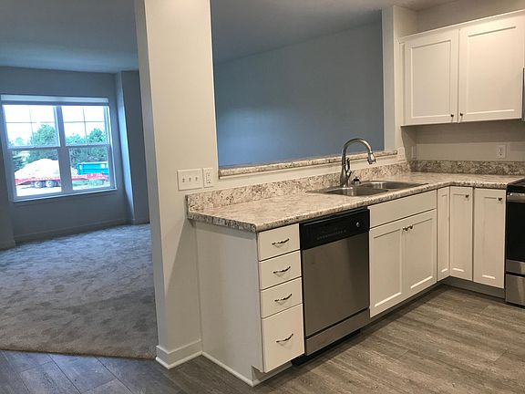 3rd image of 3635 Buckingham Ln #3635