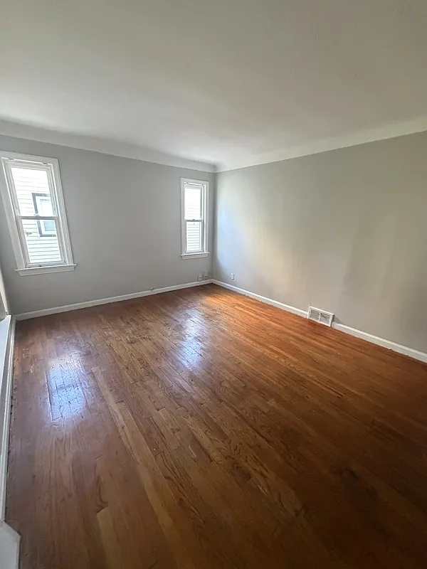 4 bed, 1.0 bath, 1187 sqft, $2,500 — Photo 2