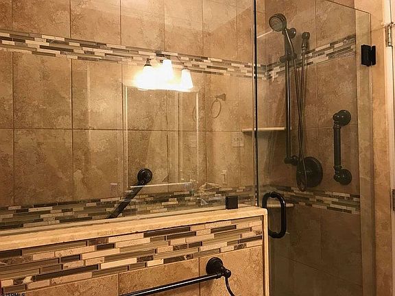 4th image of 3571 Bay Ave #43