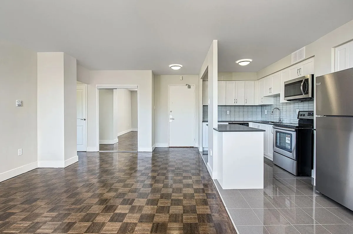 3311 Bathurst Street — Photo 4