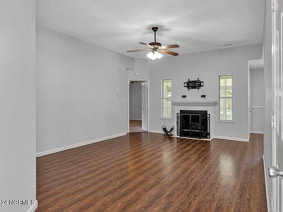 3rd image of 103 Carriage Hills Ct