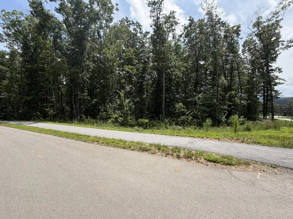 8482 Big Sky Ln, Signal Mountain, TN 37377