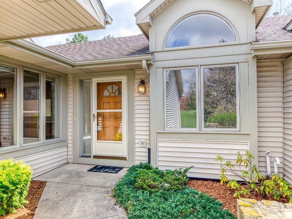 1st image of 3332 Falconcrest Ct NE