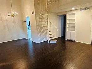 2401 Leon St #307 — Photo 7