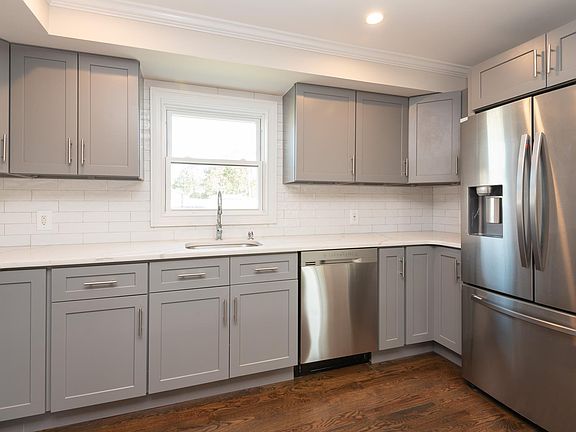 3rd image of 16 Crystal Ln