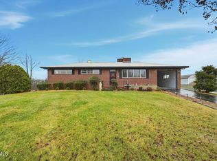 748 Navaho Trl, Bristol, VA 24201