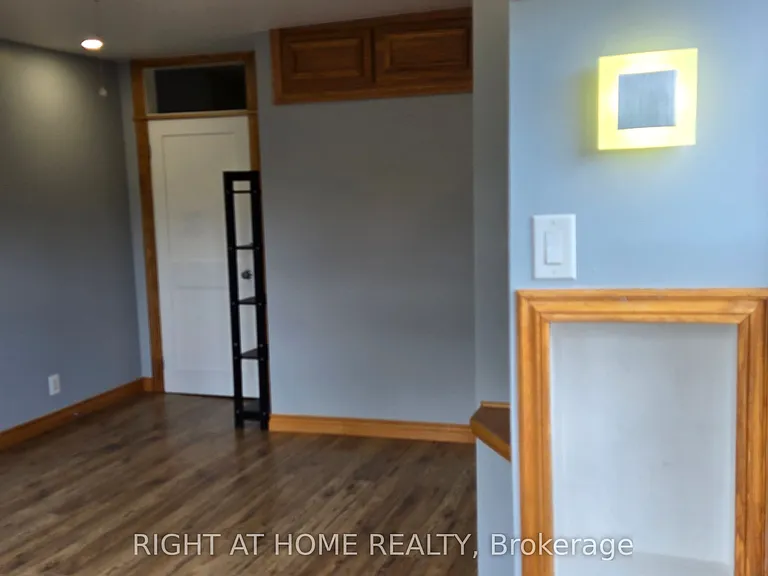 258 Howland Ave — Photo 11