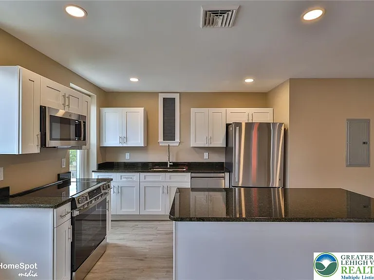 1210 W Turner St #1 — Photo 5