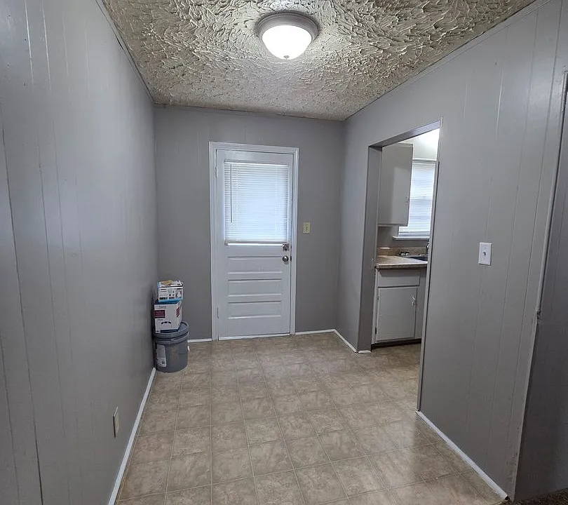 2016-2022 W Esthner Ave