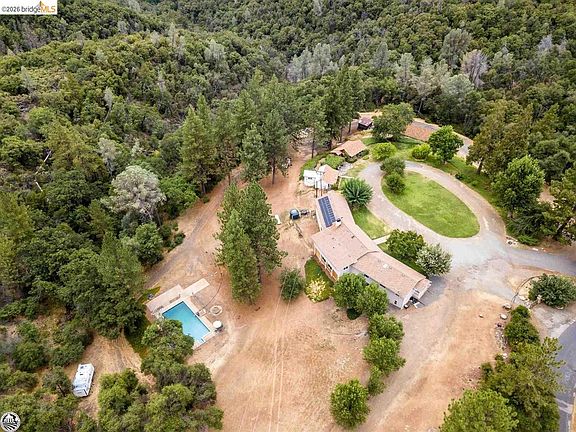 5th image of 18403 Harper Rd