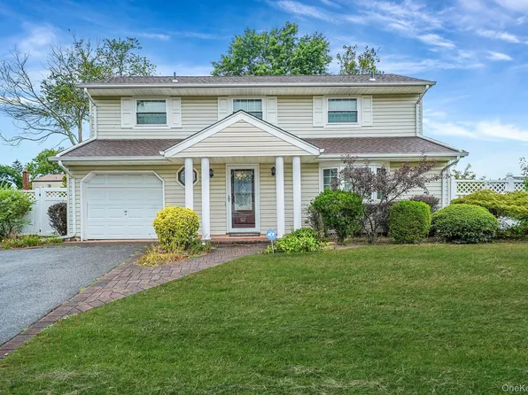 154 Acorn Avenue, Central Islip, NY 11722
