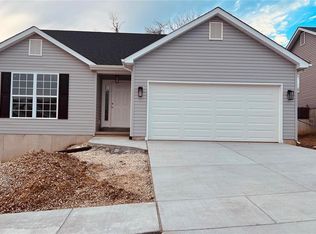 1041 Savanna Place Dr, Festus, MO 63028