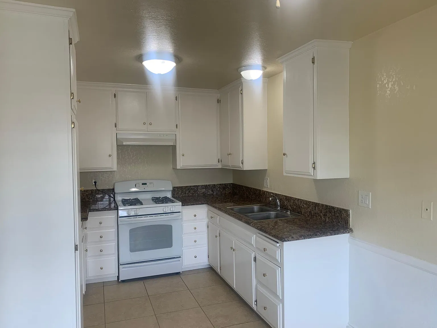 2 bed, 885 sqft, $1,950 — Photo 3