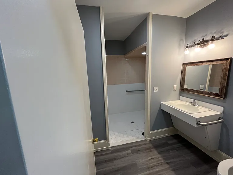 724 S Broad St — Photo 14