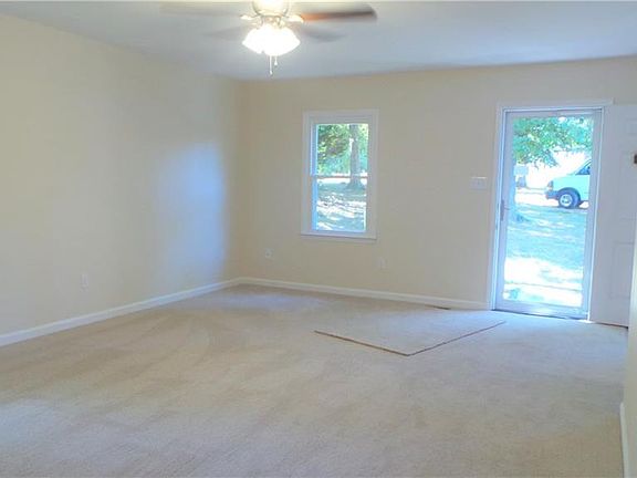 4th image of 718 E Oakwood Street Ext
