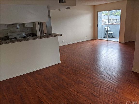 3rd image of 10131 Tujunga Canyon Blvd APT 10