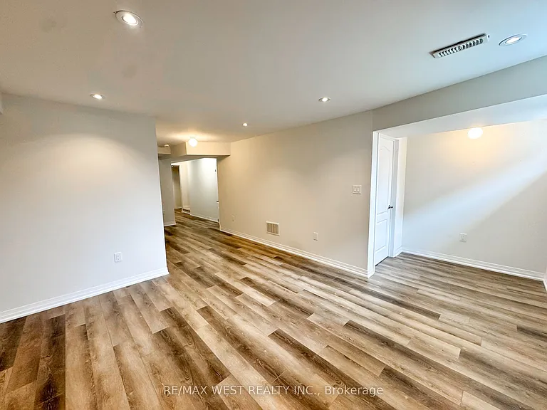 186 Parkinson Cres — Photo 18