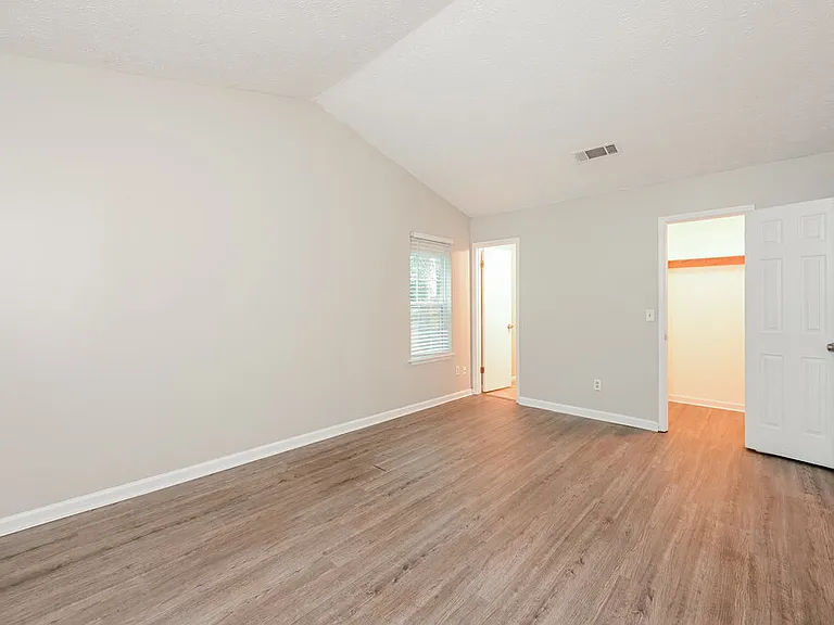 6052 Creekford Dr — Photo 9