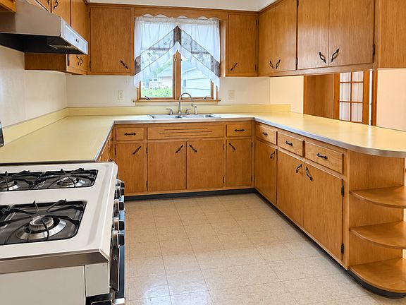 3rd image of 3304 Saddle Dr