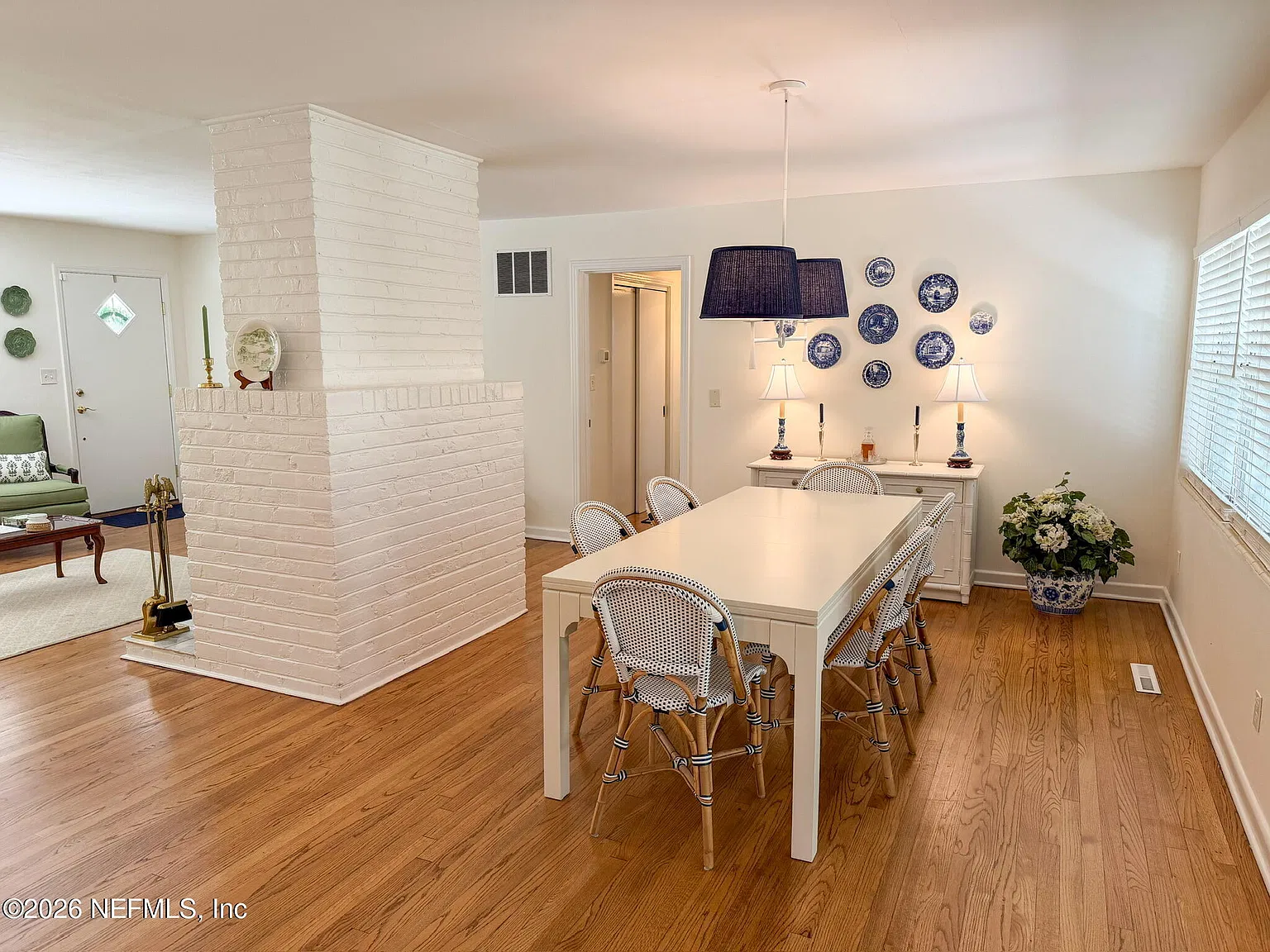 3 bed, 2.0 bath, 1910 sqft, $3,200 — Photo 4