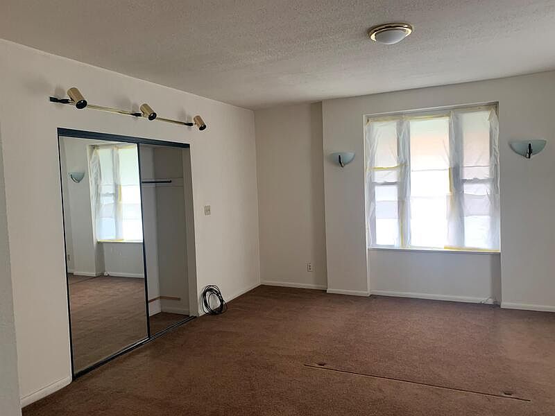 1st image of 407 Lawson Ave #1