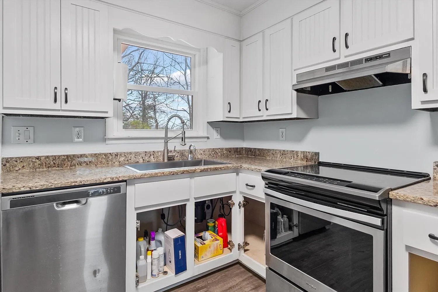 201 Hunter Drive — Photo 1