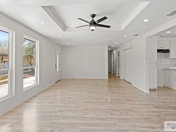 5th image of 605 W Ballard Ave