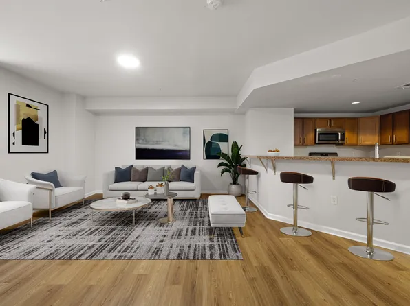 305 Whiton Street image 5 of 17