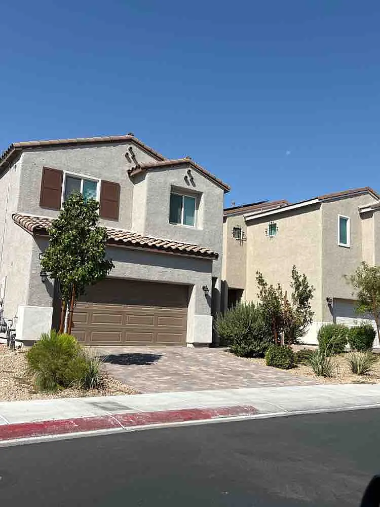 6 bed, 2129 sqft, $2,500 — Photo 1