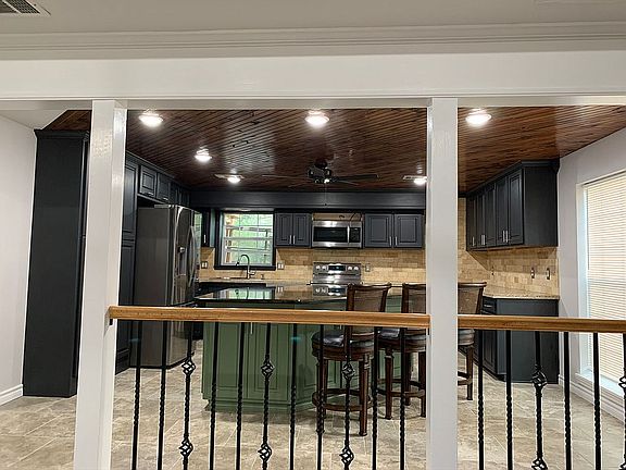 3rd image of 10913 Wakefield Dr S