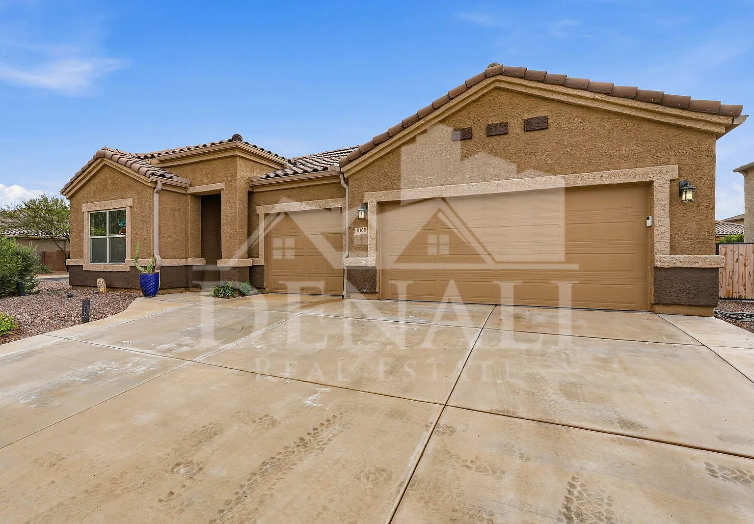 4 bed, 3.0 bath, 2253 sqft, $2,450 — Photo 2
