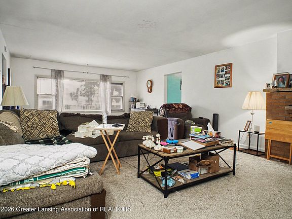 5th image of 207 S Traver St