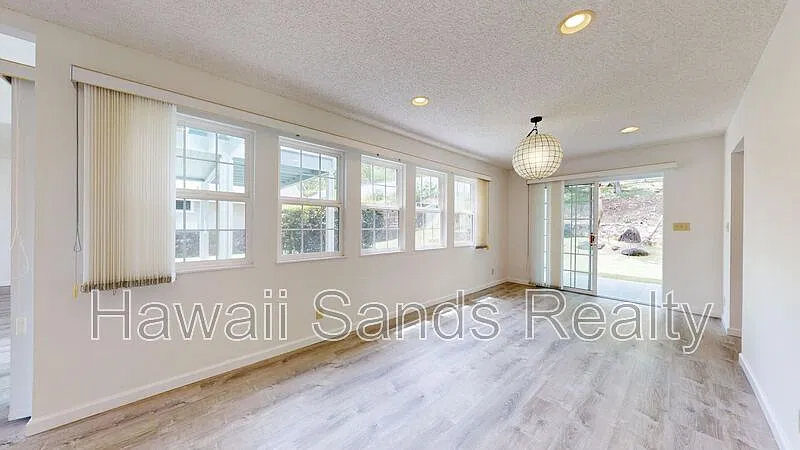 3 bed, 3.5 bath, 2672 sqft, $7,000 — Photo 4