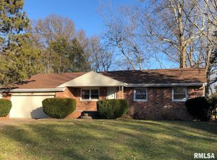 307 Meadow Dr, Macomb, IL 61455