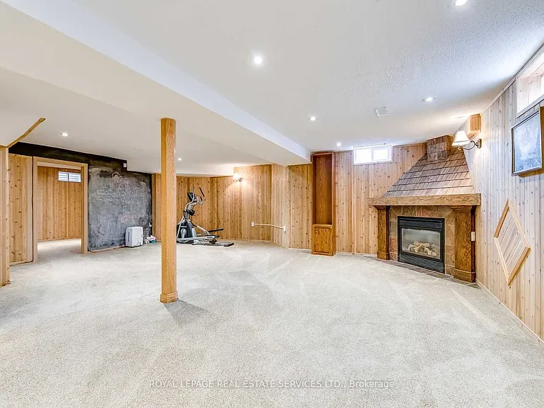 1447 Clearview Dr — Photo 33