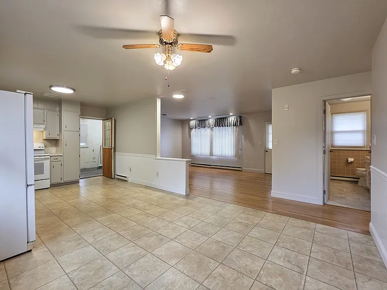 2 Colonial Ave — Photo 6