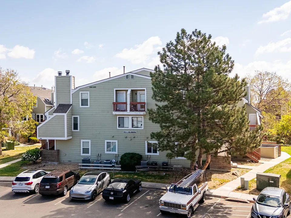 932 S Dearborn Way #18