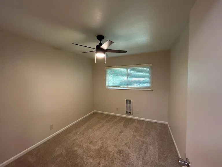 2941 Marconi — Photo 25