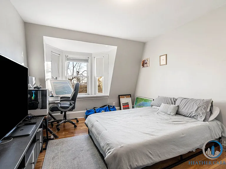 24 Thomas Park #2 — Photo 14