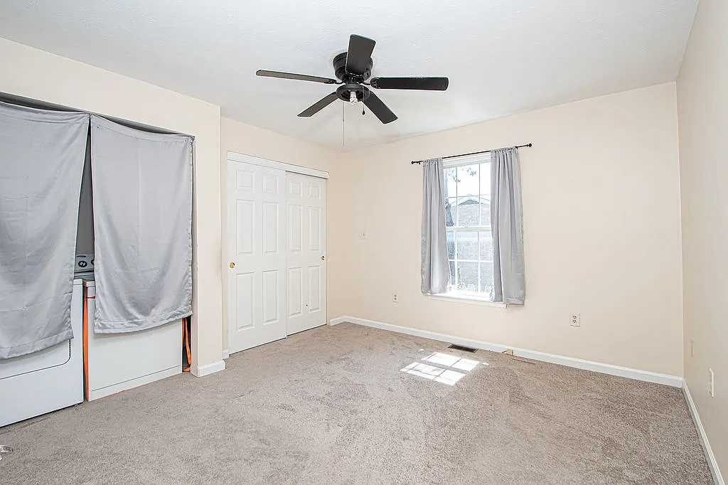 3 bed, 900 sqft, $1,400 — Photo 2