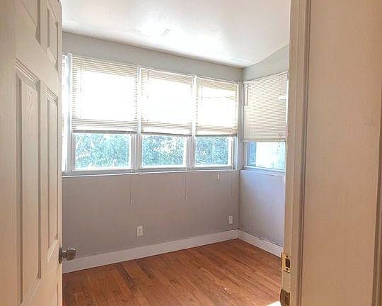 4th image of 2329 N Park Ave #C