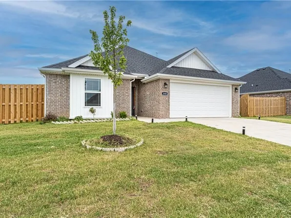 440 Peach Ave, Centerton, AR 72719