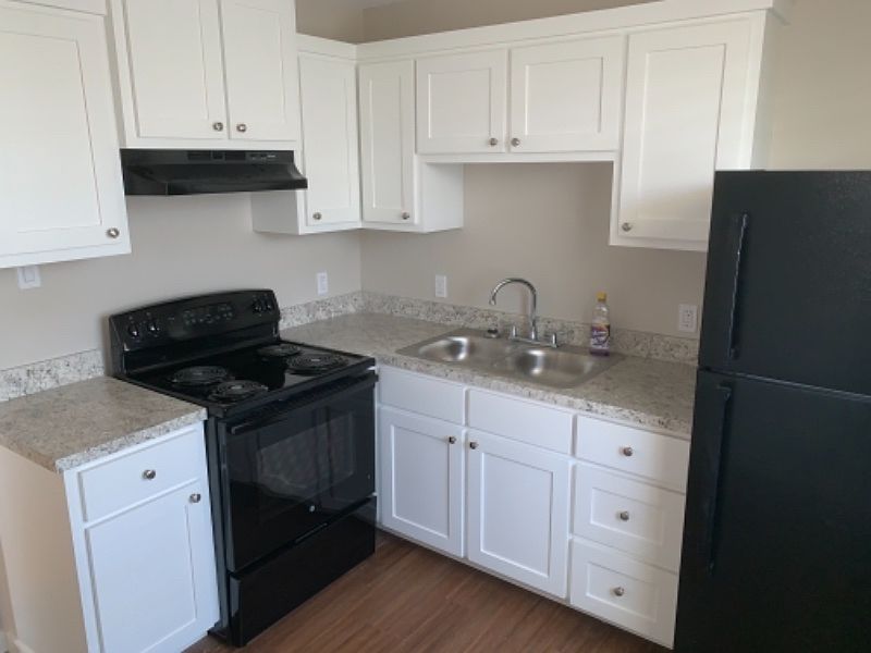 1st image of 906 Magnusson Ave