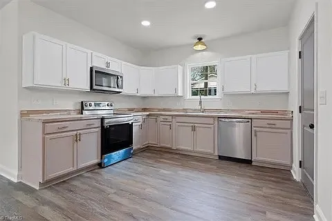 814 Douglas St — Photo 11